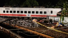 台湾で特急列車が脱線、死者18人　負傷者多数